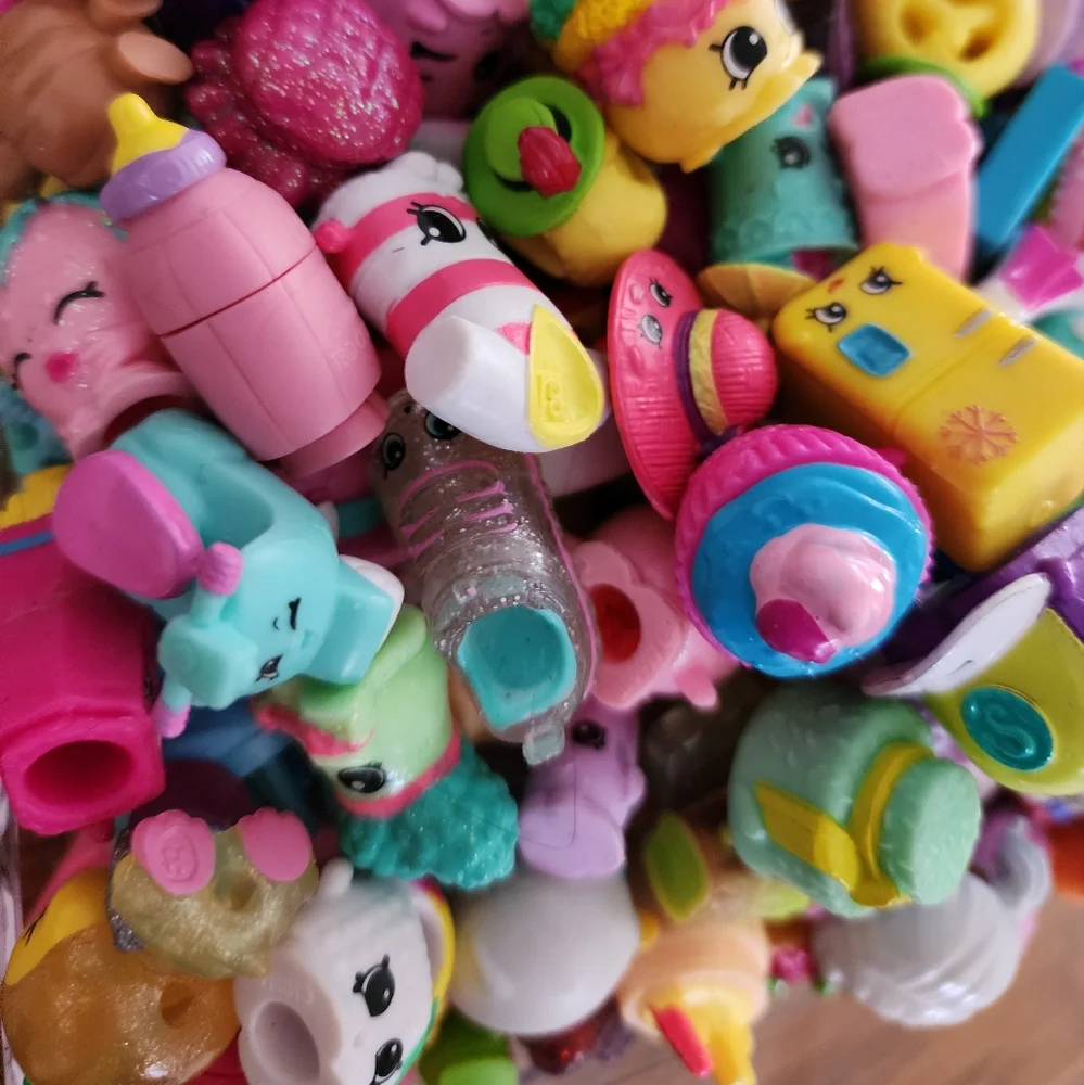 Shopkins Shopville Super Mall Playset with Huge Lot of Accessories - Picture 15 of 16